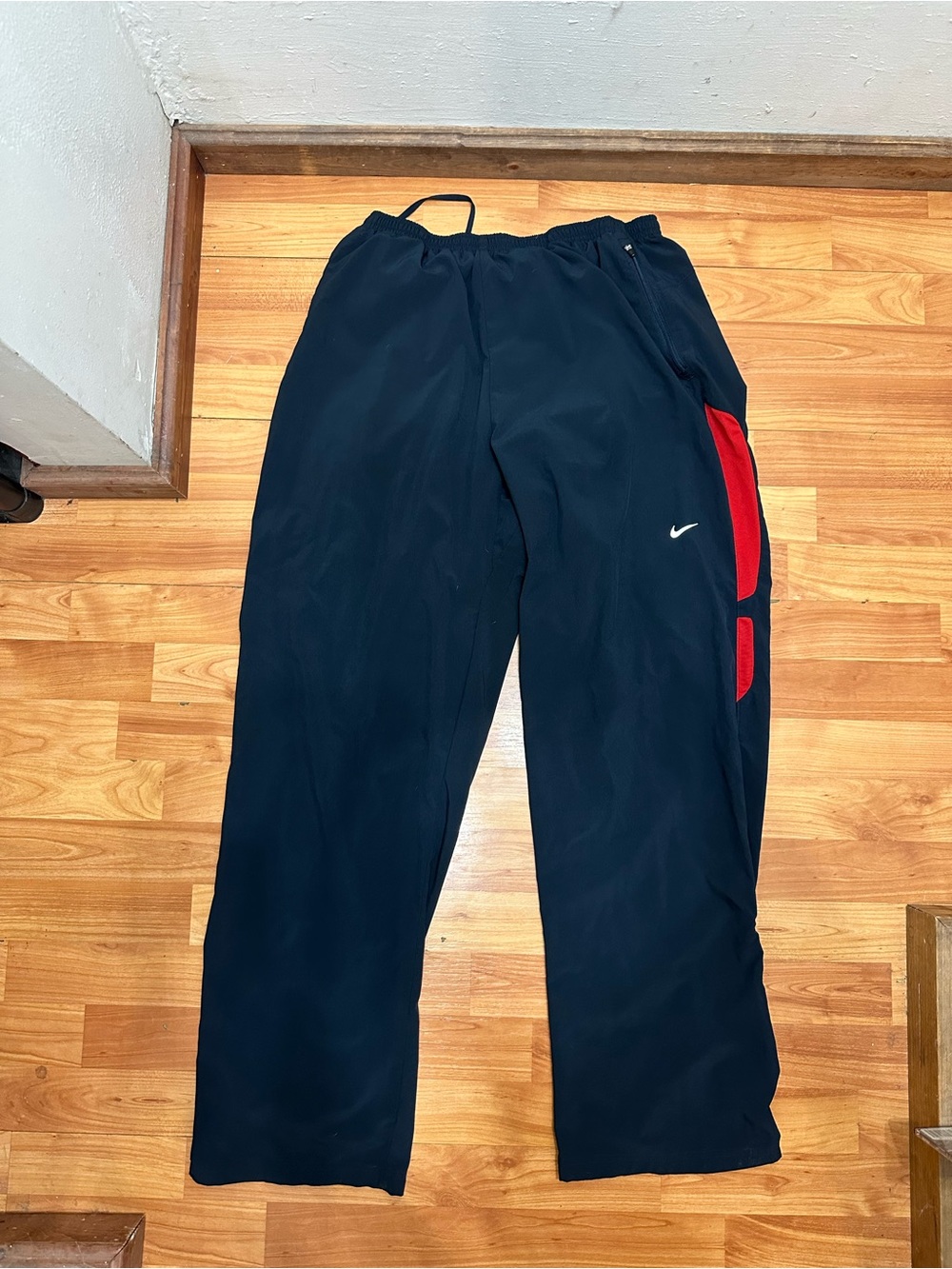 Nike Men's L Navy Joggers with Red Side Panels